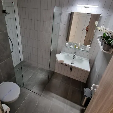 B40 Apartrooms *