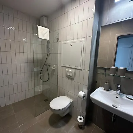 B40 Apartrooms